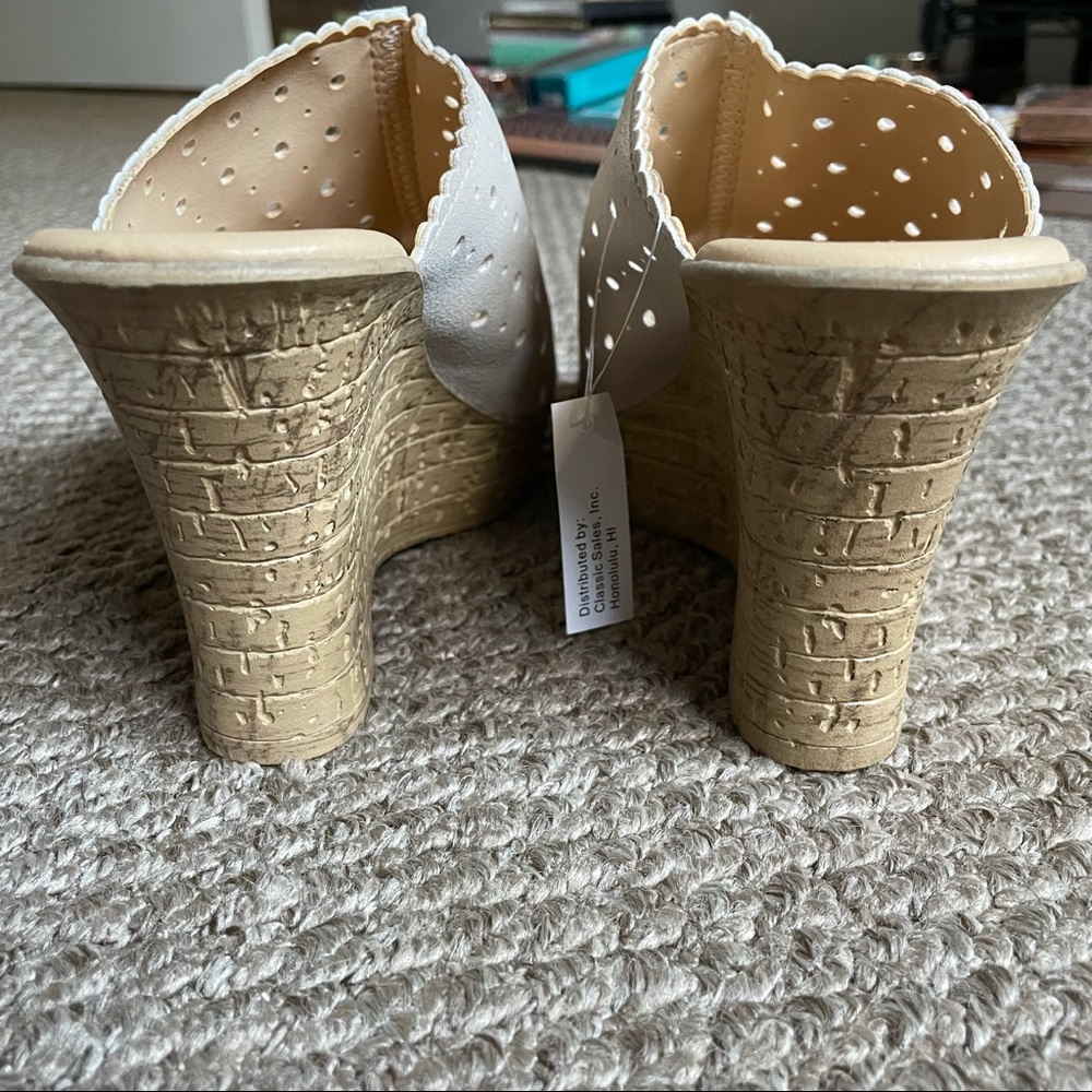 Classic Wedges - Picture 4 of 10